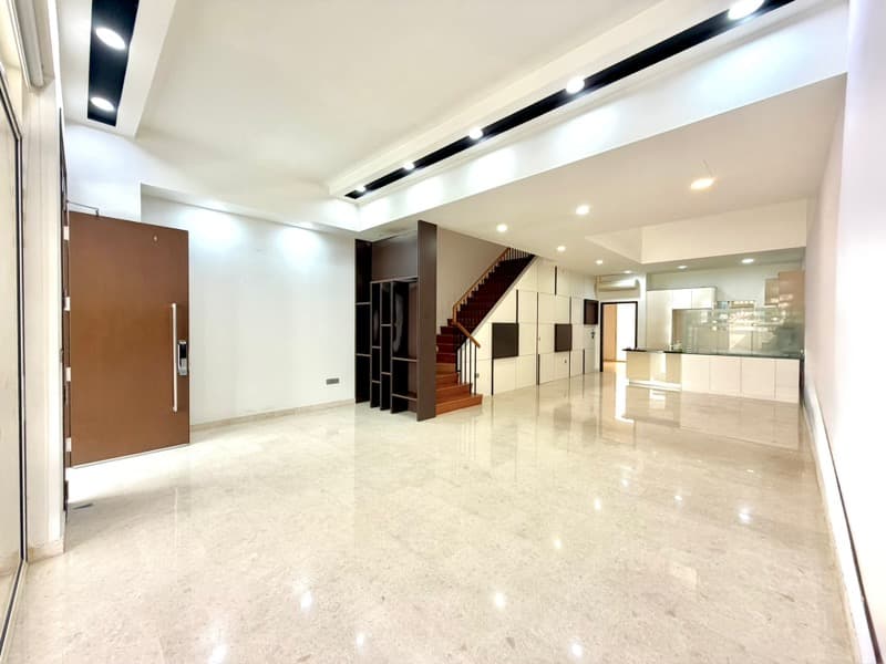 Luxus Hill Drive