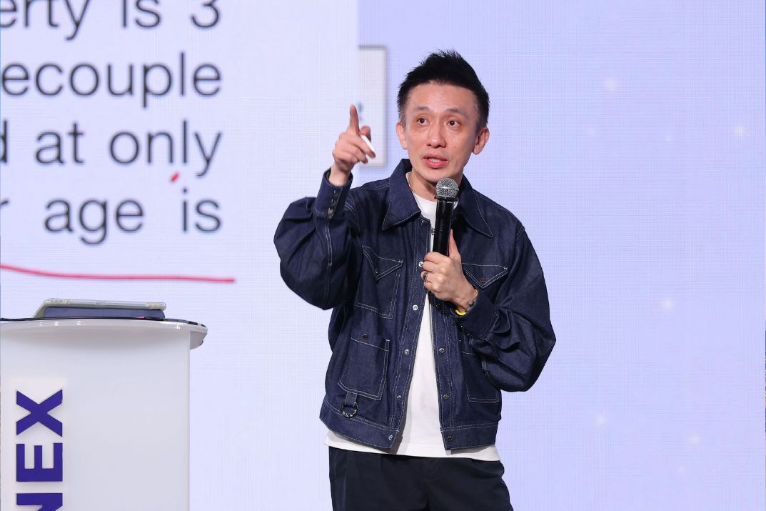 Kelvin Fong explaining a property strategy